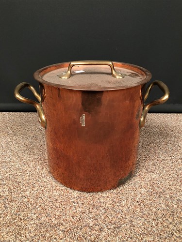 Lot 386 - A 19th century lidded copper pan, with...