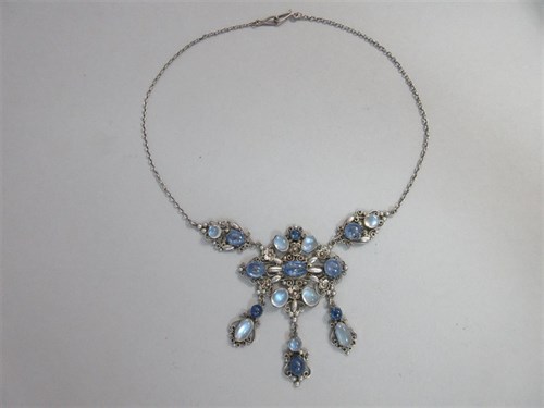 Lot 261 - An Arts and Crafts sapphire and moonstone necklace