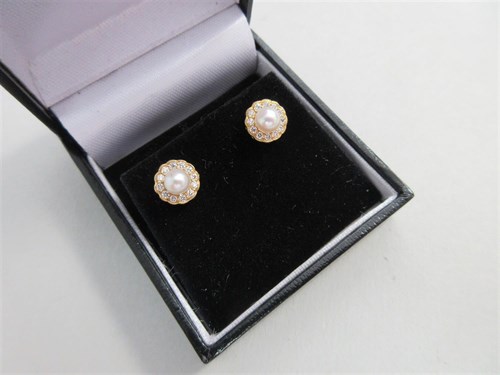 Lot 312 - A pair of cultured pearl and diamond earstuds set in 18ct gold