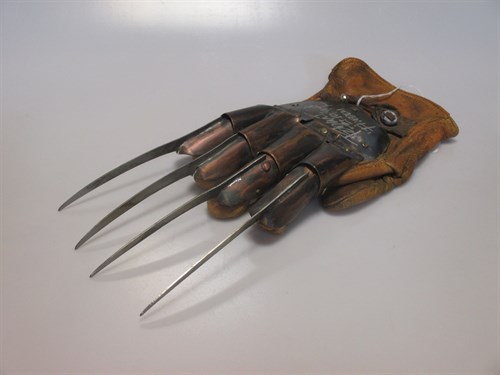 Lot 127 - A glove of the type worn by the character...