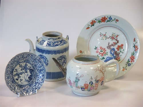 Lot 3 - An 18th century Chinese famille verte plate,...