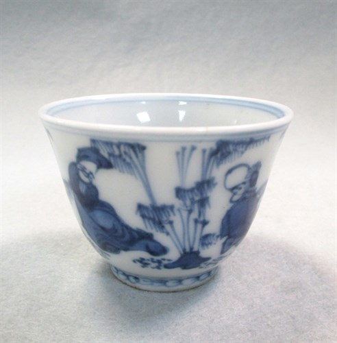 Lot 42 - A  blue and white tea bowl, early 17th century