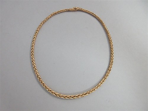 Lot 435 - A graduated spiga link necklace with French assay marks for 18ct gold