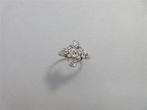 Lot 301 - A five stone cruciform diamond ring