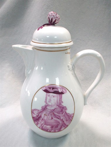Lot 52 - A Meissen coffee pot and cover
