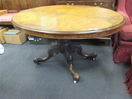 Lot 400 - A mid - 19th century oval figured walnut ' Loo'...