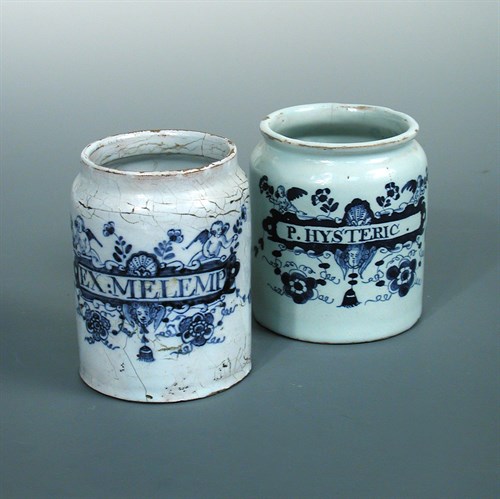 Lot 2 - A rare early 18th century English Delft blue and white drug or extract jar, probably Lambeth