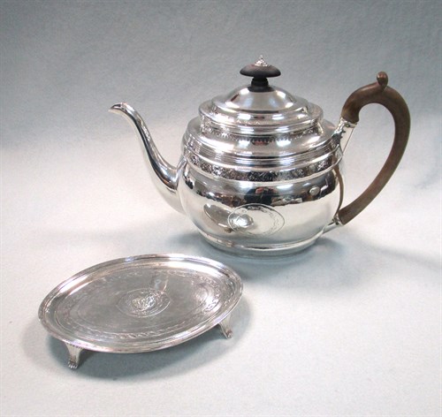Lot 42 - A George III silver teapot and stand