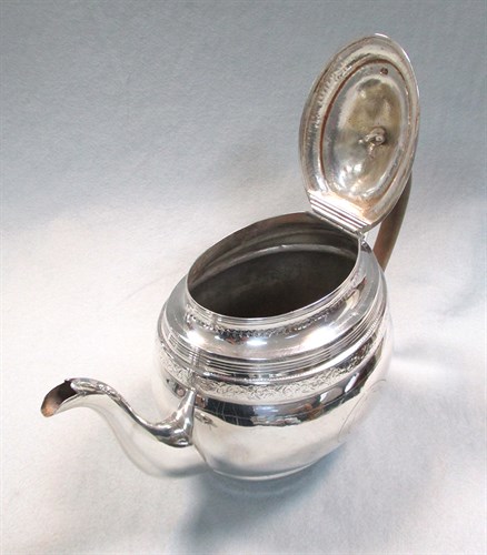 Lot 42 - A George III silver teapot and stand