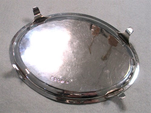 Lot 42 - A George III silver teapot and stand
