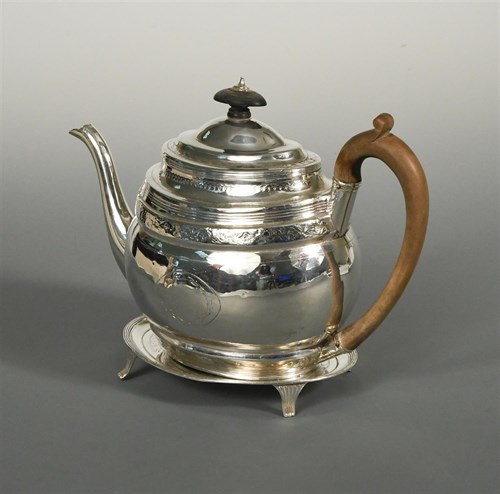 Lot 42 - A George III silver teapot and stand