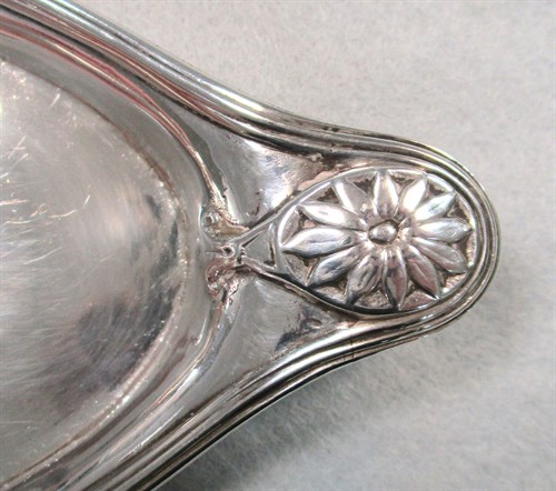 Lot 108 - A George III silver candle scissor snuffer tray