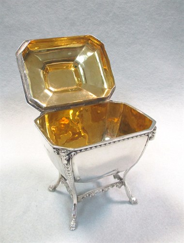 Lot 107 - An Edward VII silver casket
