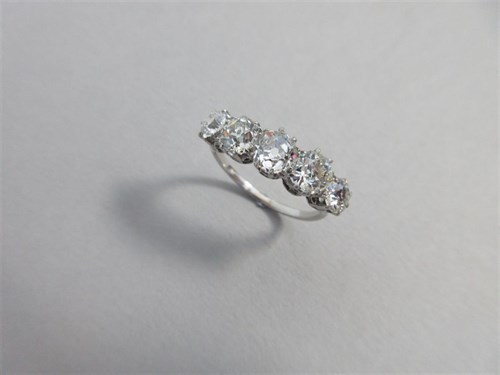 Lot 460 - An impressive diamond five stone ring