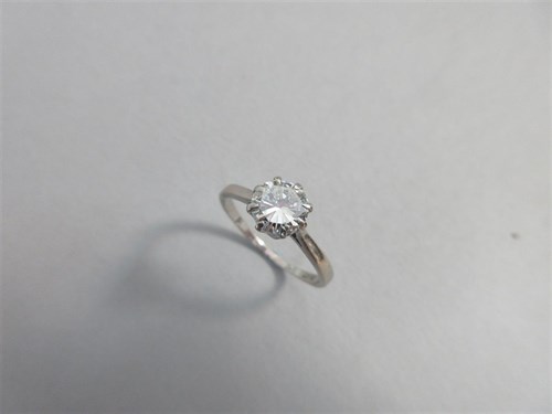 Lot 299 - A single stone diamond ring