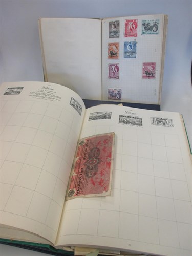 Lot 173 - A quantity of stamp albums and catalogues