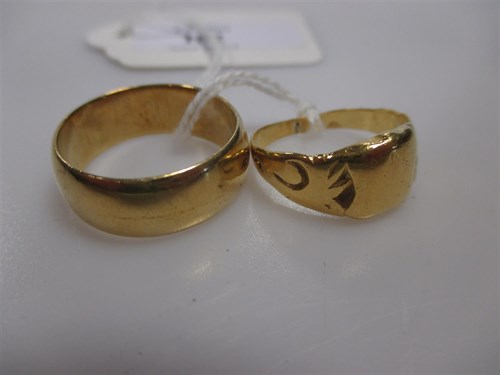 Lot 182 - An 18ct wedding ring and signet ring which...