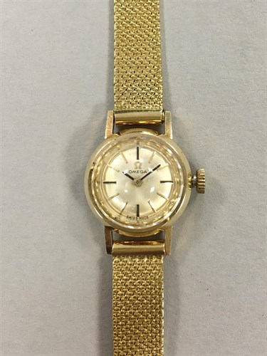 Lot 165 - Omega - a lady's 14ct gold wristwatch