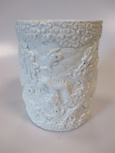 Lot 8 - A Wang Bingrong brush pot