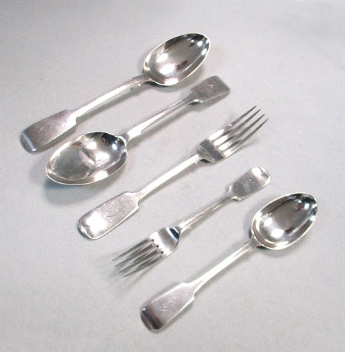 Lot 88 - A 24 piece set of 20th century silver flatware