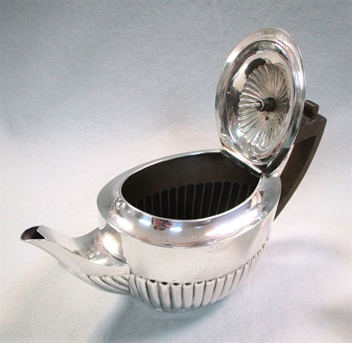 Lot 89 - An Edward VII silver three piece tea set