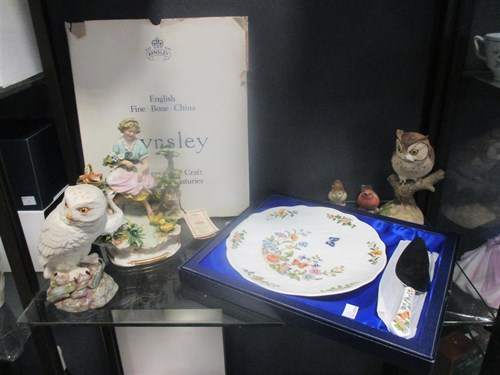 Lot 71 - An Aynsley bird figure of a barn owl, together...