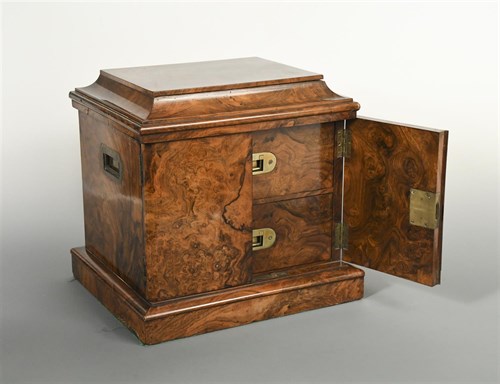 Lot 304 - A 19th century figured walnut Humidor by Gillows