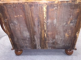 Lot 346 - A William & Mary laburnum oyster-veneer chest of drawers