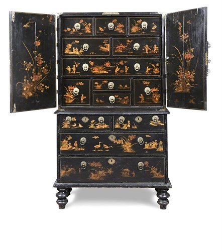 Lot 369 - An 18th century Japanned cabinet on chest