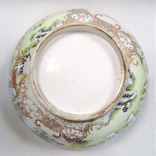 Lot 253 - A large Qianlong famille rose punch bowl