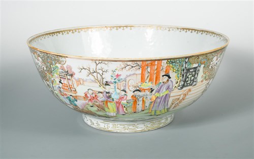 Lot 253 - A large Qianlong famille rose punch bowl