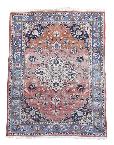 Lot 466 - A fine Kashan rug