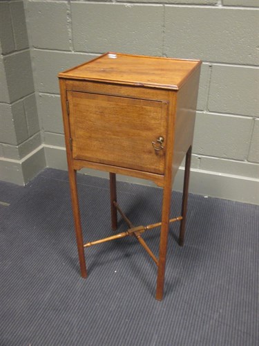 Lot 351 - A late 18th century pot cupboard