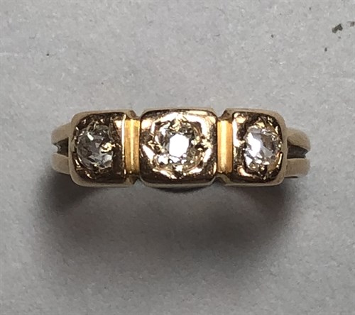 Lot 192 - A three stone diamond ring, set with old...