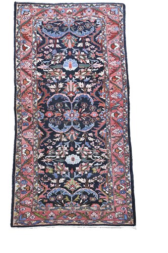 Lot 485 - A Sarouk rug, 298 x 33cm