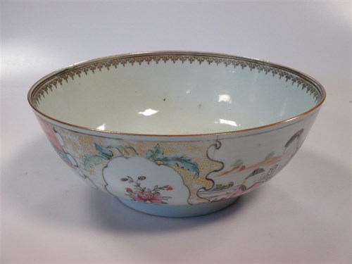 Lot 119 - A Chinese export bowl, 23cm wide