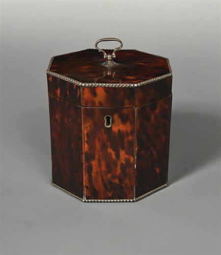 Lot 289 - A Regency red-stained tortoiseshell tea caddy