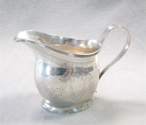 Lot 100 - A George III silver cream jug