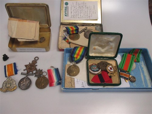 Lot 157 - A collection of war and other medals and...