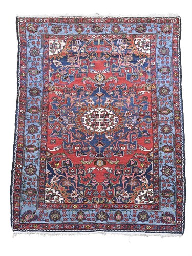 Lot 471 - A Sarouk rug