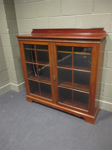 Lot 406 - An Edwardian mahogany bookcase 122 x 122 x 33cm