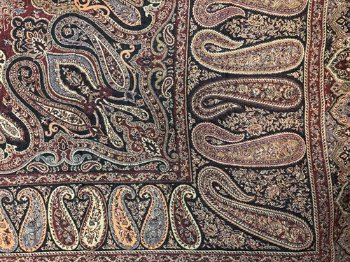 Lot 322 - A large Samawar shawl