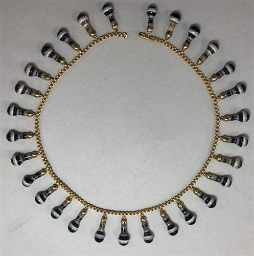 Lot 193 - A banded agate fringe necklace