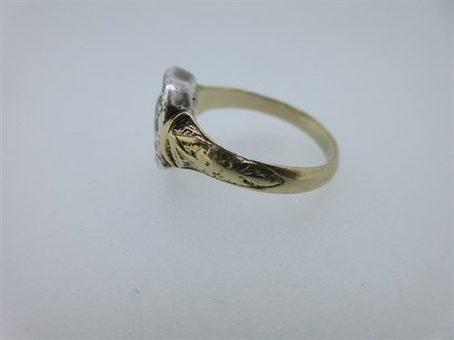 Lot 300 - A Georgian diamond cluster ring