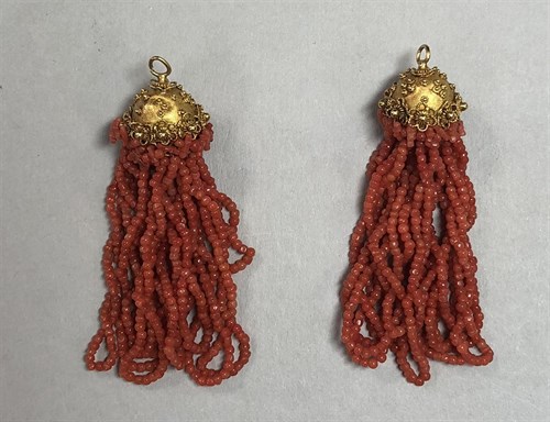 Lot 207 - A three row coral necklace and matched chandelier tassels
