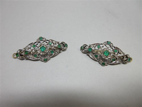 Lot 373 - A pair of early 20th century emerald and diamond hair clips