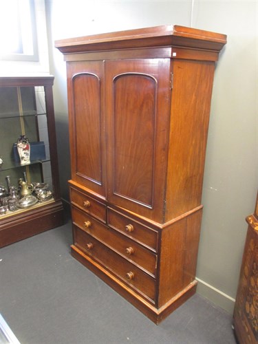 Lot 419 - A 19th century mahogany linen press 205 x 125...