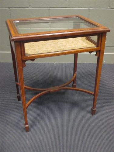 Lot 411 - A 19th century inlaid mahogany bijouterie...