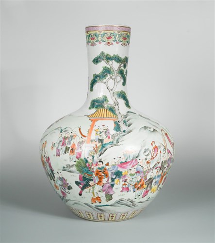Lot 275 - A Republic Period Chinese bottle vase