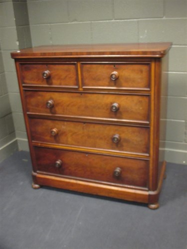 Lot 367 - A Victorian mahogany chest of drawers, 119 x...